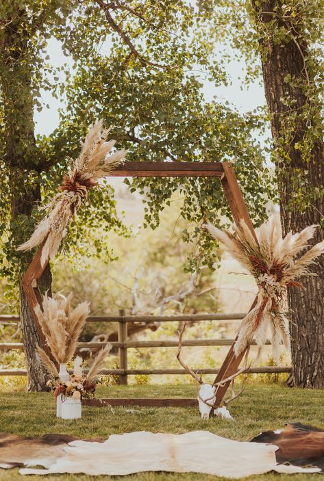 Octagon wedding arch with pampas grass. Western boho wedding, Boho-glam, modern bride, boho wedding, western wedding Pampas Grass Arch Decor, Wedding Octagon Arch Flowers, Boho Rustic Wedding Arch, Alter Backdrop Wedding Outdoor, Boho Arbor Floral Arrangement, Pompous Grass Wedding Arch, Boho Western Wedding Arch, June Boho Wedding, Boho Wedding Arch Decor