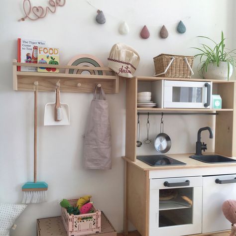 Ikea Kitchen Children, Playroom Kitchen Set Up, Kids Kitchen Set Up, Montessori Set Up, Play Kitchen Storage Ideas, Playroom Set Up, Montessori Ikea Kitchen, Ikea Montessori Playroom, Ikea Kitchen Kids