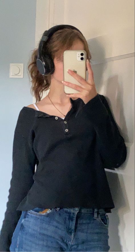 Black Henley Outfit, Black Flare Jeans Outfit Aesthetic, Flare Jeans Outfit Aesthetic, Black Flare Jeans Outfit, Henley Top Outfit, College Lookbook, Low Rise Flared Jeans, Black Henley, Downtown Girl Aesthetic