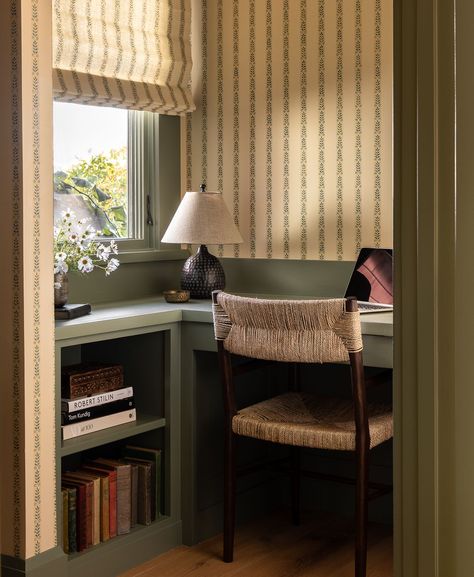 Home Study Design, Heidi Caillier, Ideas Habitaciones, Media Room Design, Office Nook, Bookcase Design, Victorian House, Built In Bookcase, Office Inspiration