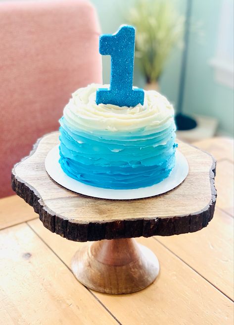 Blue, baby boy Blue Smash Cake, Sunshine Birthday Theme, Book Themed Birthday Party, 1st Birthday Smash Cake, Bd Cake, Boys 1st Birthday Cake, Cake Boy, Birthday Smash Cake, Boy Birthday Decorations