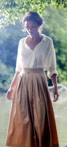 Cómo combinar una prenda de fondo de armario: La camisa blanca Rok Outfit, Look Retro, Mode Inspiration, Rehearsal Dinner, Casual Elegance, Look Fashion, Modest Fashion, White Shirt, Long Skirt