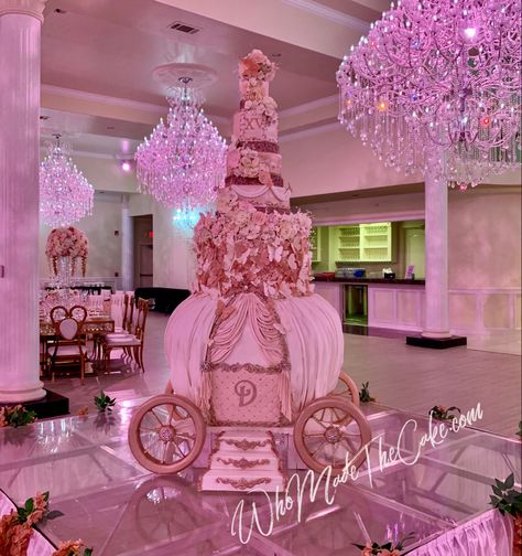 Rose Gold Quinceanera Theme, Cinderella Carriage Cake, Rose Gold Quince, Carriage Cake, Xv Ideas, Rose Gold Quinceanera, Quince Cakes, Quince Cake, Sweet 15 Party Ideas Quinceanera