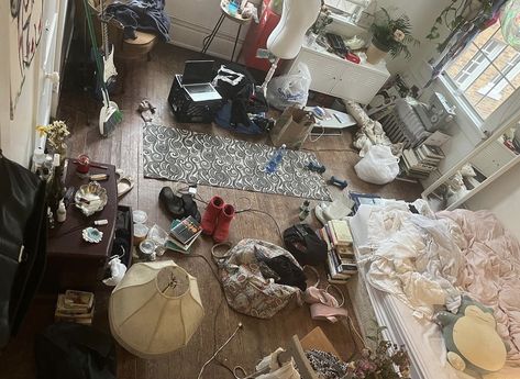 Messy Apartment, Matcha Girl, Messy Room, Dreamy Room, Nyc Apartment, Dream Apartment, House Room, Dream Rooms, My Room