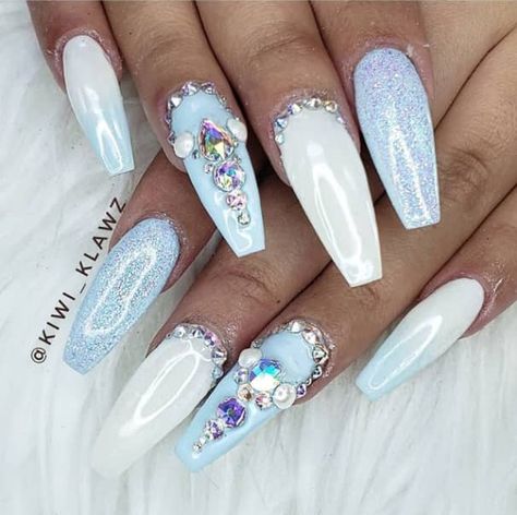 22 Beautiful Frozen Nails Design Ideas Frozen Theme Nails, Frozen Nails Acrylic, Ice Blue Nails Winter Snow Queen, Ice Nails Designs, Frozen Inspired Nails, Frozen Nail Designs, Elsa Nails, Icicle Nails, Disney Frozen Nails