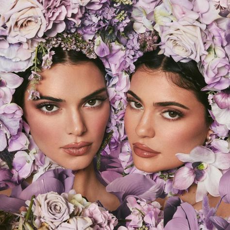 KENDALL Jenner has been hit with a fresh wave of claims she’s had filler with fans calling out her “over lined lips” as a major clue. The catwalk queen, 26, has again collaborated with younger sister Kylie, 24, on a new cosmetics collection. Make-up mogul Kylie took to Instagram on Friday to announce the exciting project. The […] Kylie Jenner Fotos, Kendall And Kylie Collection, Kylie Makeup, Kylie Baby, Makeup Ads, Flowers In Her Hair, Jenner Sisters, Kylie Kristen Jenner, King Kylie