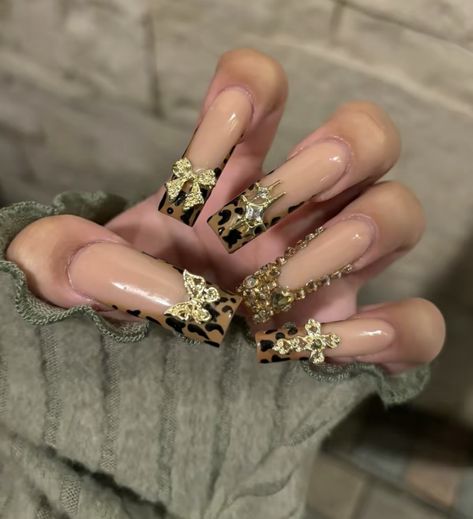 Cheetah And Gold Nails, Leopard And Gold Nails, Black And Gold Nail Inspiration, Square Acrylic Nails Cheetah Print, Short Cheetah Print Nails, Brown Leopard Nails, Gold Cheetah Nails, Leopard Print Acrylic Nails, Gold Nail Inspiration