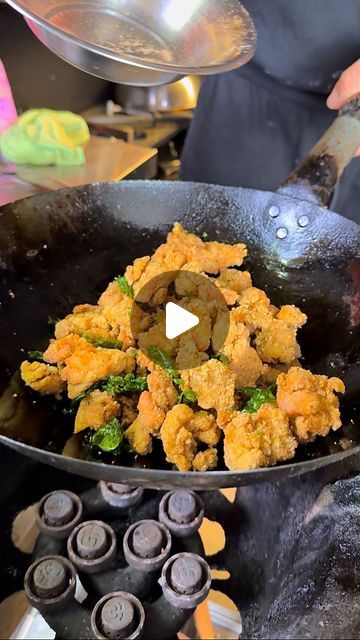 Vincent Yeow Lim on Instagram: "Ultimate Taiwanese fried chicken using @chinsu_hot_sauce" Lemon Tea Fried Chicken, Thailand Fried Chicken, Taiwanese Crispy Chicken, Taiwanese Fried Chicken, Taiwanese Xxl Fried Chicken, Taiwanese Popcorn Chicken, Amazing Food Videos, Asian Chicken, Fried Chicken Recipes