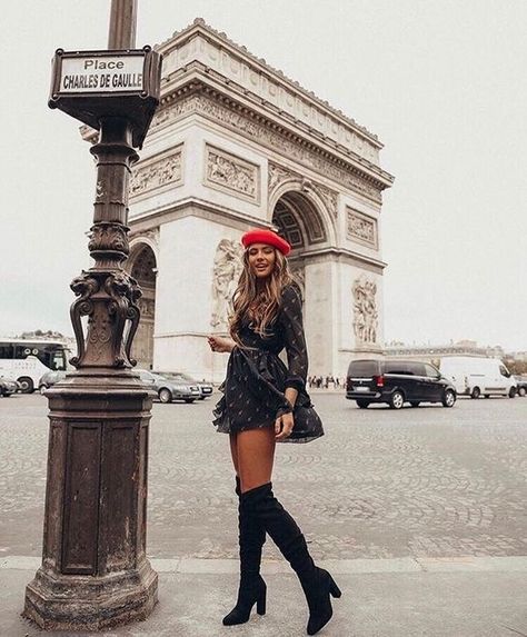 Outfits Paris, Tattoo Beautiful, Style Parisienne, Paris Look, Shotting Photo, Europe Outfits, Photo Grid, Outfit Chic, Paris Pictures