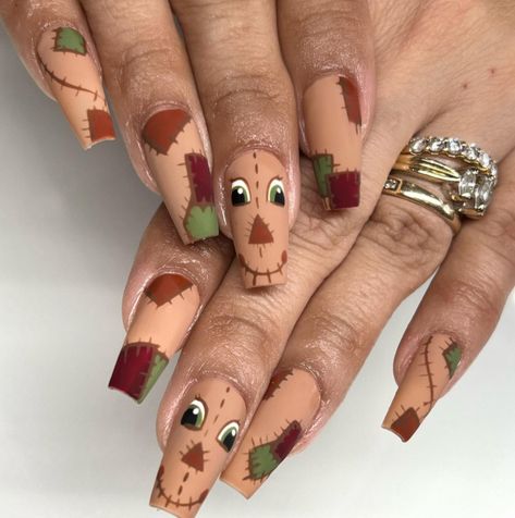 Scarecrow Thanksgiving Nail Designs Thanksgiving Nails Easy, Easy Fall Nail Designs, Scarecrows Nails, Fall Toe Nails, Turkey Nails, Fall Thanksgiving Nails, Thanksgiving Nail Designs, Thanksgiving Nail Art, Thanksgiving Nail