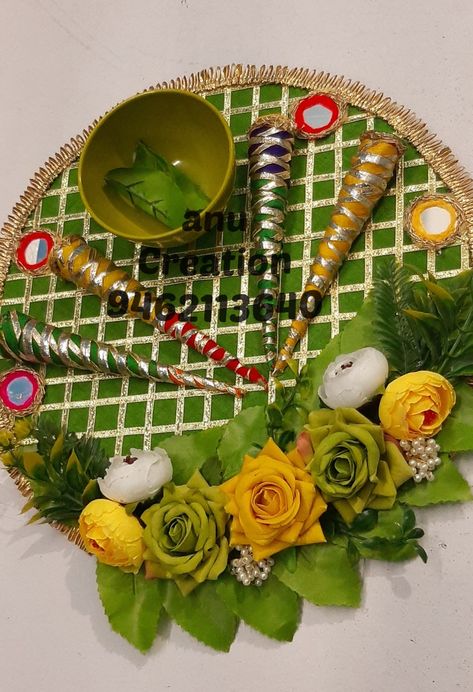 Mehndi Thali Decoration Ideas Pakistani, Mehandi Plate Decoration, Mehandi Platter, Mehendi Platter, Wedding Quilling, Shadi Decoration, Mehndi Platter, Mehndi Thaal, Mehndi Decorations