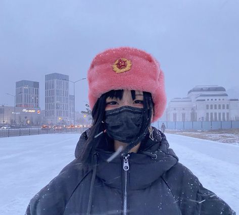 Russian Hat, Hat Aesthetic, Icons Girls, Image Swag, Aesthetic Grunge, A Face, Aesthetic Girl, Aesthetic Pictures, Pretty People