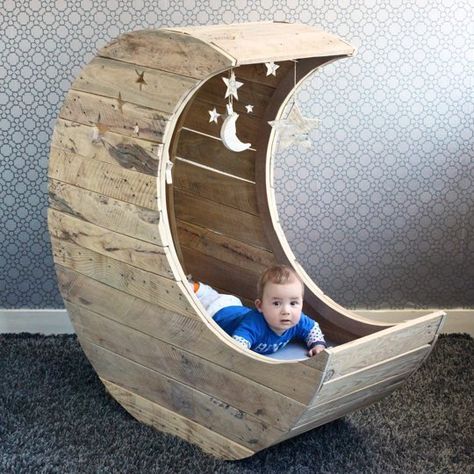 Build Your Own Beautiful Moon Cradle — Apartment Therapy Reader Submission Tutorials Pallet Beds, Moon Cradle, Moon Crib, Perlengkapan Bayi Diy, Diy Pallet Bed, Diy Baby Furniture, Halloween Games For Kids, Wooden Pallet Furniture, Diy Bebe