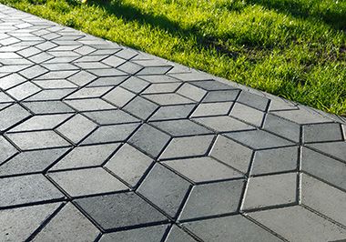 Interlock Walkway, Stamped Concrete Patterns, Stamped Concrete Driveway, Concrete Backyard, Interlocking Pavers, Paver Blocks, Decoration Beton, Concrete Patio Designs, Paver Designs