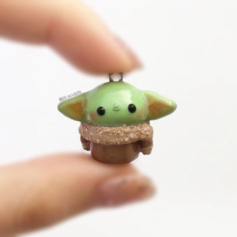 Yoda Keychain, Diy Clay Rings, Clay Characters, Clay Keychain, Clay Magnets, Foodie Art, Diy Air Dry Clay, Sculpture Art Clay, Clay Diy Projects