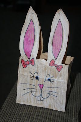 Trendy TreeHouse: Lunch Bag Bunnies Brown Paper Lunch Bags, Lunch Sack, Paper Lunch Bags, Sack Lunch, Easter Activities For Kids, Bunny Bags, Color Crayons, Quick Crafts, Easter Projects