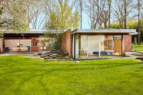 Richard Neutra’s iconic Hassrick Residence in East Falls lists for $2.195M - Curbed Philly Ulm, Richard Neutra House, Neutra House, Mid Century Ranch, Richard Neutra, Modernist House, Modernist Architects, Modern Contemporary Homes, Mid Century Modern House