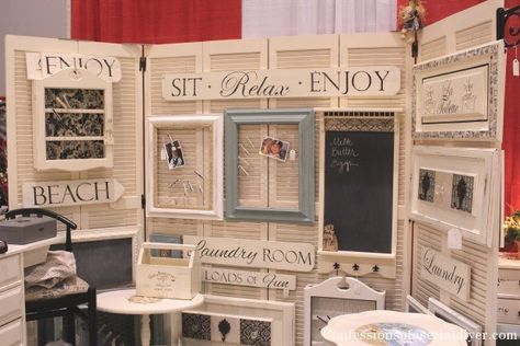 Crft Booth Display Board from old Bi-Fold Doors Christmas Market Booth, Booth Walls, Art Fair Display, Vintage Booth Display, Flea Market Booth, Craft Show Booths, Craft Market Display, Craft Show Booth, Craft Booth Display