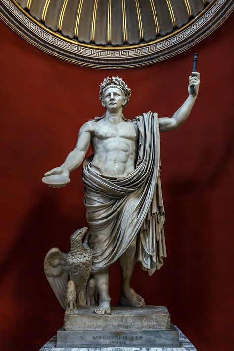 Roman Male Statue, Vatican Statues, Greek Sculptures, Imperiul Roman, Male Body Art, Eagle Statue, Roman Warriors, Roman Statue, Roman Gods