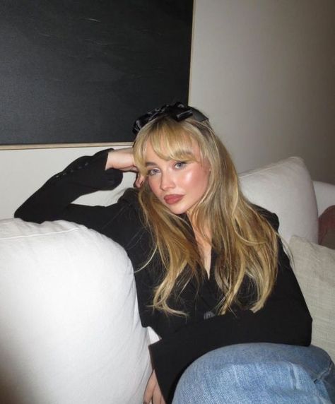 Sabrina Carpenter Style, Girl Meets World, Female Singers, Sabrina Carpenter, Selena Gomez, Favorite Celebrities, Hair Goals, Hair Inspo, Cute Hairstyles