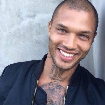 Meeks spent 27 months in prison, and while serving time, he was offered a modeling contract. Now, he’s finally making his runway debut at New York Fashion Week 2017. | Remember "Felon Bae"? Well, He Just Walked In His First New York Fashion Week Show Bullingdon Club, Jeremy Meeks, Cute Black Guys, Male Face, Man Crush, Mug Shots, Celebrity Gossip, Male Models, New York Fashion Week