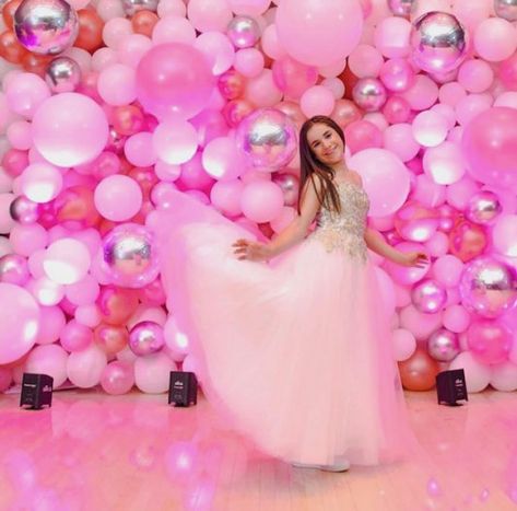 A balloon wall is a great backdrop at a Bat Mitzvah #balloonartistry #batmitzvah Bat Mitzvah Themes Ideas, Bat Mitzvah Party Themes, Bat Mitzvah Ideas, Bat Mitzvah Decorations, Bas Mitzvah, Bat Mitzvah Themes Decor, Bat Mitzvah Centerpieces, Bat Mitzvah Photo Booth, Pink Bat Mitzvah Invitations