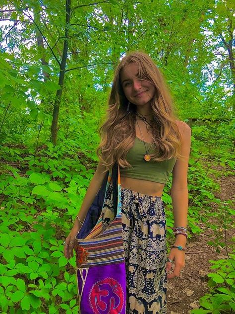 #indie #y2k #aesthetic #cottagecore #saturation #kidcore #unif #bratz #fashioninspo #iginspo #alt #tiktok Boho Hippy Outfits, Hippie Fairy Outfit, Hippy Girl Aesthetic, Fairy Style Aesthetic, Boho Girl Aesthetic, Bohemio Style, Hippie Girl Outfits, Hippie Girl Aesthetic, 40s Mode