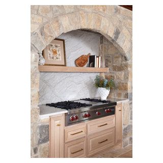 Small Drive Remodel - Mediterranean - Kitchen - Austin - by BANDD DESIGN | Houzz Arch Stove Kitchen, Stone Arch Over Stove, Brick Archway In Kitchen, Stove Alcove, Brick Archway, Austin Interior Design, Earthy Design, Ford Interior, Kitchen Aesthetics