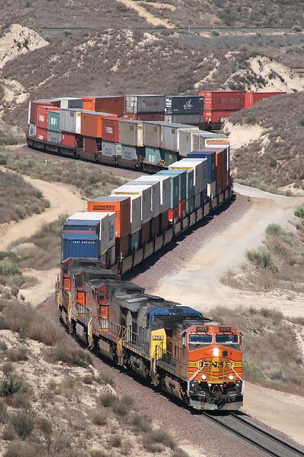 Train Tracks Photography, Japan Train, Bnsf Railway, Railroad Pictures, Ho Trains, Railroad Photography, Railroad Photos, Train Art, Old Trains