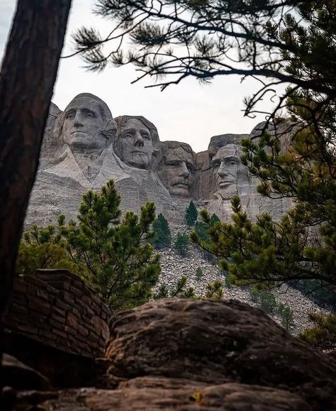 archaeologist på Instagram: “Mount Rushmore National Memorial . 📸 @jonnyboy_wanderlust Please follow @_egyptology” Oregon Nature, Oregon Life, Mt Rushmore, Usa Cities, Black Hills, Historical Place, National Monuments, Amazing Nature, Us Travel