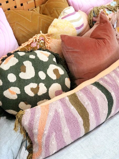 Real Heart, Jute Doormat, Cool Dorm Rooms, Pillow Inspiration, Colour Texture, Round Cushion, Linen Quilt, Linen Pillow Cases, Cotton Pillow Cases