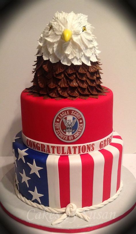 The 10 Eagle Scout cakes here are some of the best-looking I've ever seen, and I think you'll agree. Just, please, no licking the screen. Scout Cake Ideas, Boy Scout Cake, Cub Scout Cake, Eagle Scout Cake, Marine Core, Eagle Ceremony, Boy Scouts Eagle, Military Cake, Eagle Scout Ceremony