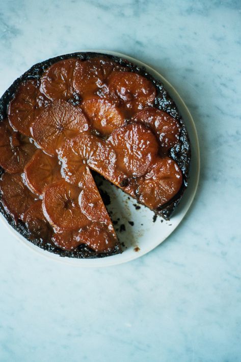 upside down ginger and persimmon cake Persimmon Cake, Persimmon Recipes, Ginger Cake, Ginger Recipes, Upside Down Cake, Fun Baking Recipes, Unique Recipes, Persimmon, Fruit Desserts