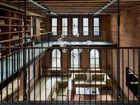 Tribeca Penthouse by ODA New York.  Glass floor in the loft - AMAZING!! Industrial Penthouse, Penthouse New York, Loft Estilo Industrial, Penthouse In New York, Asma Kat, New York Penthouse, Tribeca Loft, Architecture Restaurant, Apartment Loft