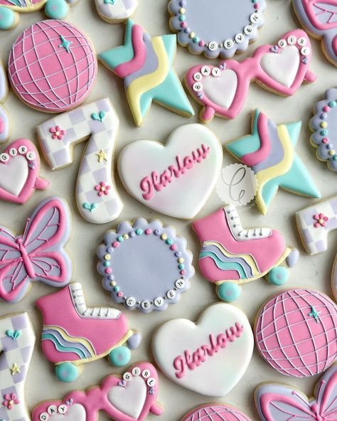 Girly Birthday Cookies, Swiftie Party, Cookie Techniques, Groovy Chick, Taylor Swift Birthday Party Ideas, Girly Birthday, Cookies Decoradas, Skating Party, Roller Skating Party