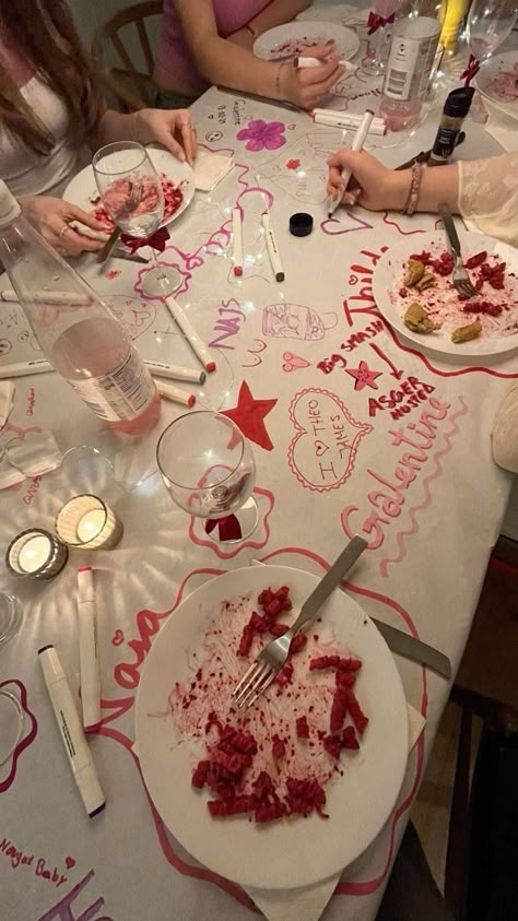 Girly Birthday Party For Women, Teen Dinner Party Ideas, 16teen Birthday, Teen Bday Party Ideas, Messy Birthday, 17. Geburtstag, Galentines Day Ideas, Posca Marker, Hosting Ideas