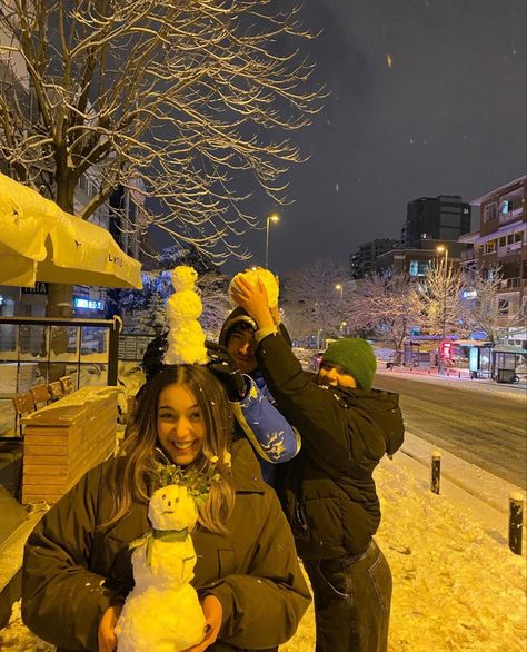 Mode Au Ski, 사진 촬영 포즈, Winter Inspo, I Love Winter, Christmas Feeling, Winter Love, Winter Pictures, Winter Wonder, Friend Photoshoot