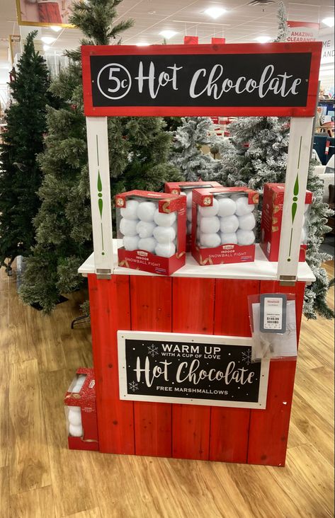 Hot Cocoa Bar Ideas Christmas Diy, Hot Chocolate Stand, Polar Express Christmas Party, Hot Cocoa Stand, Christmas Booth, Tree Decoration Ideas, Diy Hot Cocoa, Christmas Door Decorating Contest, Diy Hot Chocolate