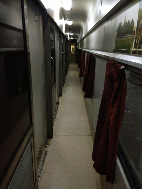 This is actually a 1st AC Cabin Train in India. Ac Train, Lip Scrub Diy, Train Photography, Diy Scrub, Still Life, Harry Potter, Cabin, Train, India