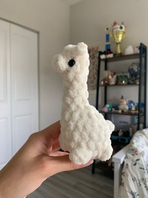 Learn how to crochet these adorable alpaca plushies! They're perfect for keeping you company at work or on the go.

#crochet #alpaca #plushies #amigurumi #desktoys. #Crochet_White_Yarn_Ideas #Plushie_Crochet_Ideas #Crochet_Plush_Ideas #Chroching_Ideas_Pattern Pet Crochet, Desk Pet, Diy Crochet Toys, Crochet Toys Free Patterns, Crochet Toys Free, Easy Crochet Animals, Pocket Pet, Quick Crochet Patterns, Crochet Plush