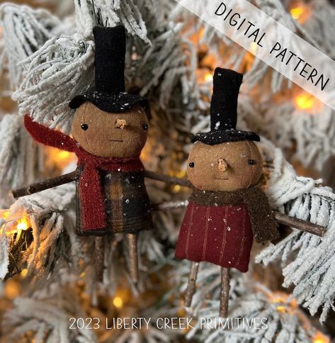 New Primitive Snowman Ornament DIGITAL PATTERN Hello Winter - Etsy Primitive Christmas Crafts Diy, Primitive Snowmen Patterns, Primitive Christmas Crafts, Primitive Ornaments, Christmas Orniments, Diy Schneemann, Primitive Christmas Decor, Mitten Ornaments, Primitive Snowman