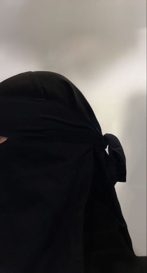 Niqabis Aesthetic, Niqab Aesthetic, Mode Niqab, The Beauty Of Islam, Goals 2023, Beauty Of Islam, Motivational Photos, Alien Aesthetic, Quranic Verses