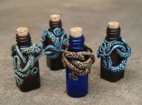 I Make Tiny Monsters Inspired By Nature Out Of Polymer Clay (38 New Pics) Jar Crafts With Clay, Polymer Clay Potion Bottles, Polymer Clay On Glass Jars, Clay On Bottles Art, Polymer Clay Dnd, Fantasy Diy Crafts, Clay Jar Ideas, Craft Ideas Clay, Halloween Polymer Clay Ideas