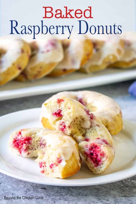 Fruit Donuts Ideas, Unique Donut Flavors, Raspberry Donut, Exquisite Desserts, Raspberry Glaze, Doughnut Recipes, Doughnut Recipe Easy, Donut Calories, Donut Filling