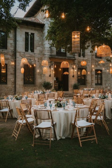 Trending Wedding Ideas, Wedding Table Arrangements, Madrid Wedding, Hotel Wedding Reception, Chairs Unique, Church Wedding Ceremony, Dream Wedding Decorations, Champagne Tower, Tuscan Wedding