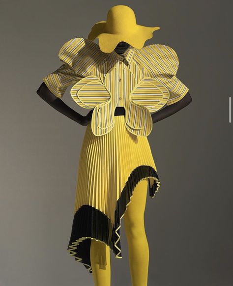 Robert Wun, Origami Fashion, Sculptural Fashion, Conceptual Fashion, Weird Fashion, Mode Inspiration, Yellow Dress, Couture Fashion, Runway Fashion