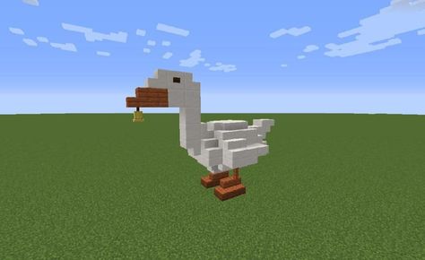 Duck Minecraft Build, Minecraft Bird Build, Minecraft Bird Statue, Minecraft Funny Builds, Funny Minecraft Builds, Minecraft Bird House, Aesthetic Minecraft Builds, Goose House, Minecraft Statues