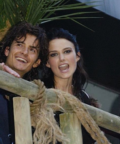 #keiraknightley #orlandobloom #potc #piratesofthecaribbean #2000s Orlando Bloom Young, Pride And Prejudice Elizabeth, Will And Elizabeth, Curse Of The Black Pearl, Pirate Movies, Elizabeth Swann, The Black Pearl, Keira Knightly, The Pirate King