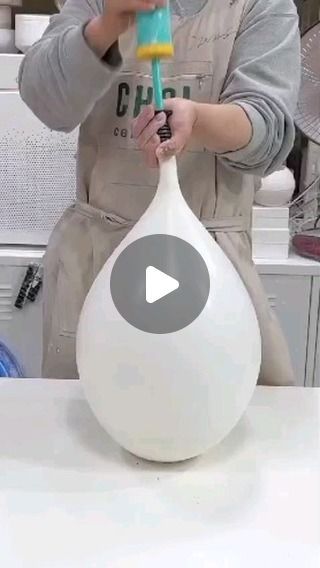 Cement Sculpture Art, Balloon Ceramics, How To Make Ceramics At Home, Balloon Pottery, Vase Design Ideas, Abstract Art Techniques, Clay Balloon, Ceramic Sculpture Ideas, Ceramic Vases Diy