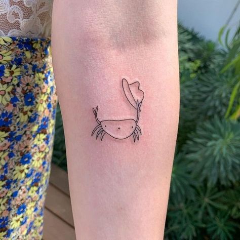 Mudcrab Tattoo, Cute Crab Tattoo, Small Crab Tattoo, Hermit Crab Tattoo, Funky Tattoo Ideas, Tattoo Map, Marine Tattoos, Silly Tattoos, Cowboy Hat Tattoo